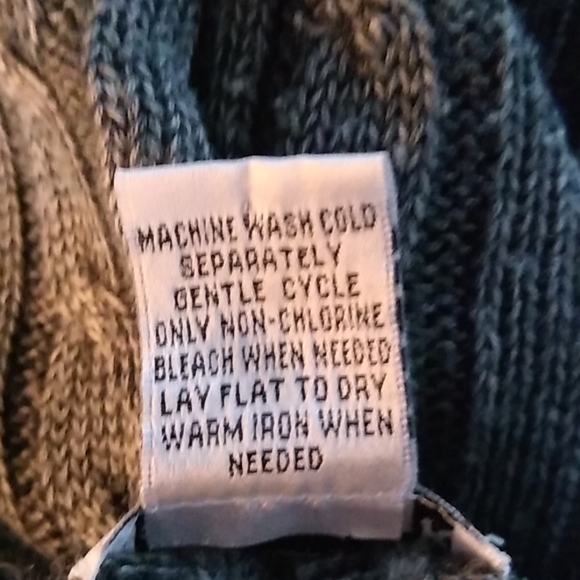 Sally Mack v-neck cable distressed grey sweater. - Picture 5 of 5